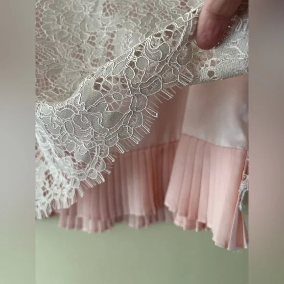 ❤️3/$15❤️ Esqualo lace and pleats skirt - Picture 4 of 8